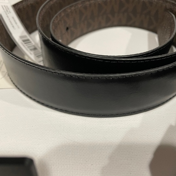 Michael kors reversible belt one side BW/BK NOsize - Picture 3 of 5